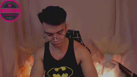 Snapshot of 000batman000 chatting on 12/11/24, 01:17 Bruce online show from 12/11/24, 01:17