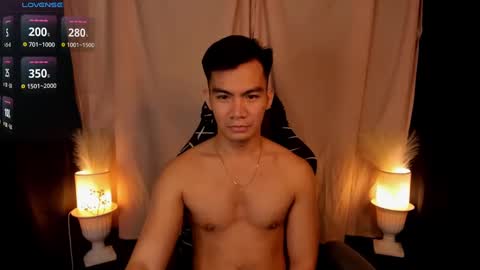 Snapshot of 000batman000 chatting on 02/06/25, 02:55 Bruce online show from 02/06/25, 02:55