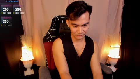 Snapshot of 000batman000 chatting on 02/10/25, 07:04 Bruce online show from 02/10/25, 07:04