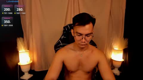 Snapshot of 000batman000 chatting on 02/17/25, 03:36 Bruce online show from 02/17/25, 03:36