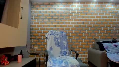 Snapshot of 00hottits1991 chatting on 11/15/25, 04:03 Anna online show from 11/15/25, 04:03