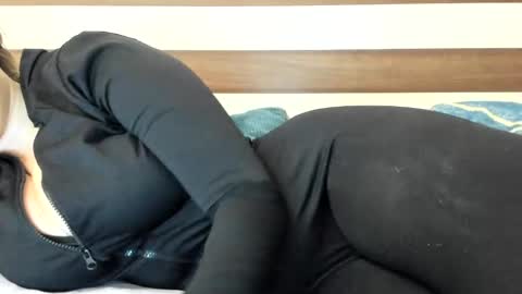 00ingrid00 online show from 02/19/25, 12:25