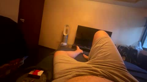 Snapshot of 010_uwu chatting on 04/19/26, 01:05 010_uwu online show from 04/19/26, 01:05
