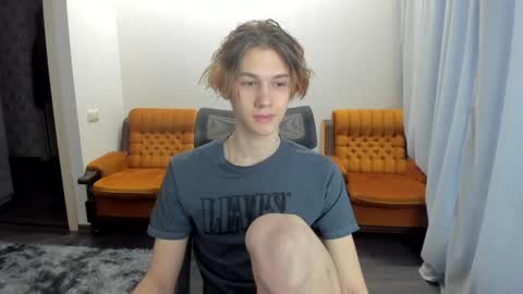 Snapshot of 0verlandd chatting on 12/28/24, 08:05 Adam online show from 12/28/24, 08:05