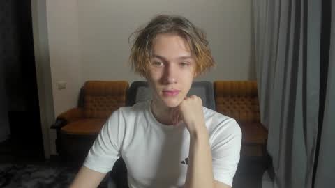 Snapshot of 0verlandd chatting on 01/02/25, 10:05 Adam online show from 01/02/25, 10:05