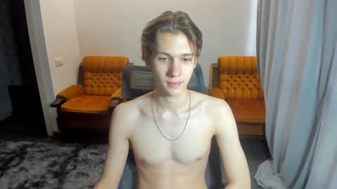 Snapshot of 0verlandd chatting on 01/15/25, 03:33 Adam online show from 01/15/25, 03:33