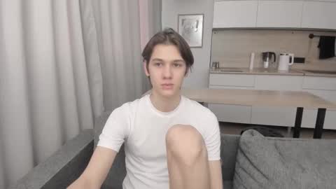 Snapshot of 0verlandd chatting on 09/18/25, 12:18 Adam online show from 09/18/25, 12:18