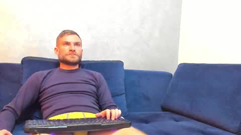 Snapshot of 10in_deluxe chatting on 02/19/25, 10:01 10in_deluxe online show from 02/19/25, 10:01