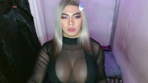 Snapshot of 11inchsinglecious chatting on 02/17/25, 10:29 HUGECOCK online show from 02/17/25, 10:29