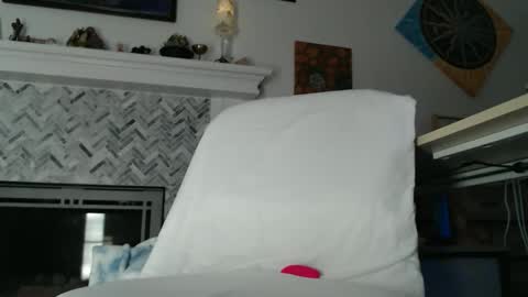 Aurora Willows online show from 02/25/26, 07:07