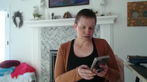 Aurora Willows online show from 04/18/26, 07:29