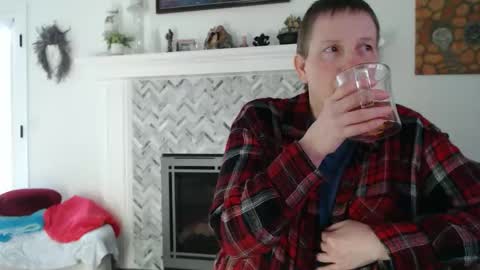 Aurora Willows online show from 04/22/26, 07:59