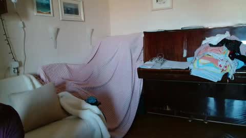 12ennie online show from 04/20/26, 07:33