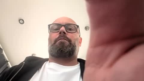 15chells online show from 05/03/26, 04:57
