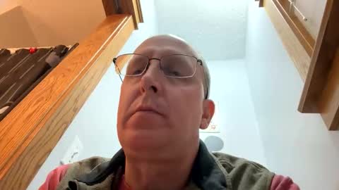 Snapshot of 16510 chatting on 10/18/25, 01:56 16510 online show from 10/18/25, 01:56