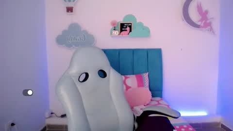 Snapshot of 18_alina chatting on 12/05/24, 02:31 Alina online show from 12/05/24, 02:31