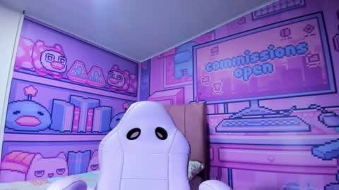 Snapshot of 18_alina chatting on 11/23/25, 03:17 Alina online show from 11/23/25, 03:17