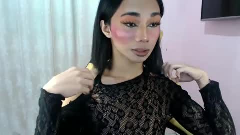 Snapshot of 18_nicole chatting on 02/05/25, 12:49 barbie online show from 02/05/25, 12:49