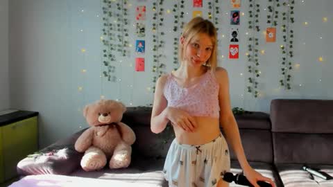 Kira online show from 02/19/26, 05:36