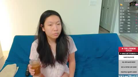 Snapshot of 18not20 chatting on 11/11/25, 12:54 Tong Ralph online show from 11/11/25, 12:54