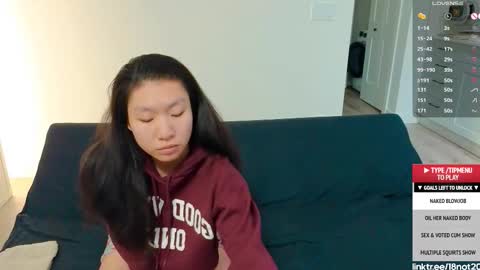 Snapshot of 18not20 chatting on 11/16/25, 01:33 Tong Ralph online show from 11/16/25, 01:33