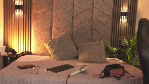 anya online show from 10/24/25, 07:43