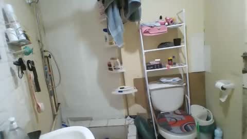 Snapshot of 1clueless1 chatting on 04/06/26, 11:05 Daniel online show from 04/06/26, 11:05