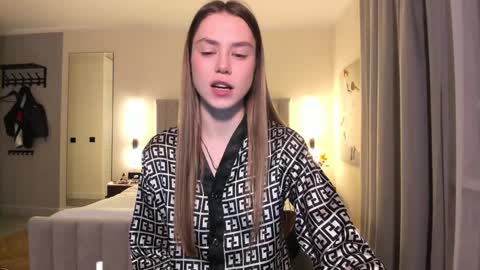 Snapshot of 1i1ypa1mer chatting on 12/13/24, 07:32 Lily 3 online show from 12/13/24, 07:32