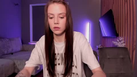 Lily 3 online show from 05/10/26, 10:04