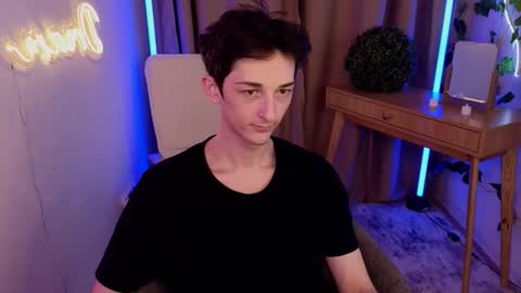 Snapshot of 1itt1efox chatting on 03/19/26, 10:25 Max online show from 03/19/26, 10:25