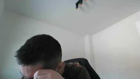 Snapshot of 1kamilkamil11 chatting on 02/17/25, 01:53 kam online show from 02/17/25, 01:53