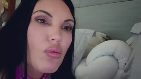 Onna online show from 02/15/26, 07:51