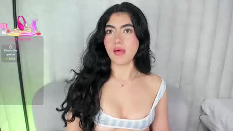 Snapshot of 1m_emily chatting on 11/19/25, 10:21 . online show from 11/19/25, 10:21