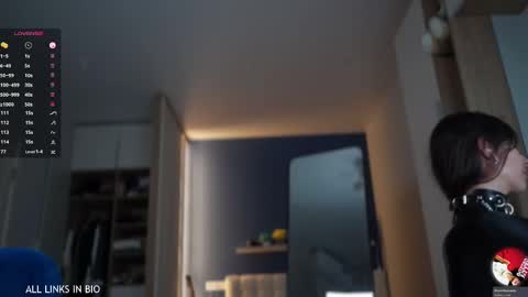 Marie online show from 02/12/25, 07:35