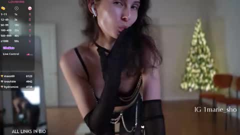 Marie online show from 12/20/25, 07:10