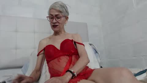 Snapshot of 1miss_monserrate chatting on 01/25/25, 02:47 Miss Monserrate online show from 01/25/25, 02:47