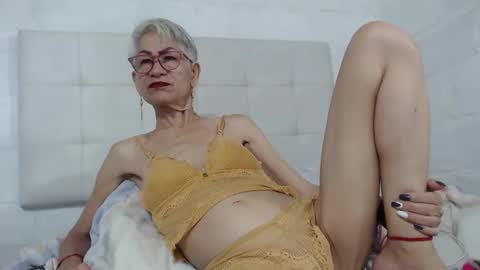 Snapshot of 1miss_monserrate chatting on 03/06/25, 04:07 Miss Monserrate online show from 03/06/25, 04:07