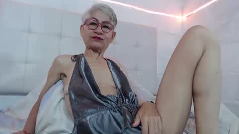 Snapshot of 1miss_monserrate chatting on 03/10/25, 11:53 Miss Monserrate online show from 03/10/25, 11:53