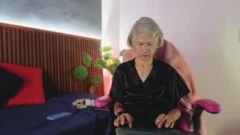 Snapshot of 1miss_monserrate chatting on 02/07/26, 01:04 Miss Monserrate online show from 02/07/26, 01:04