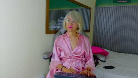 Snapshot of 1miss_monserrate chatting on 06/25/26, 01:48 Miss Monserrate online show from 06/25/26, 01:48