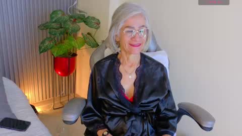 Snapshot of 1miss_monserrate chatting on 07/15/26, 02:22 Miss Monserrate online show from 07/15/26, 02:22