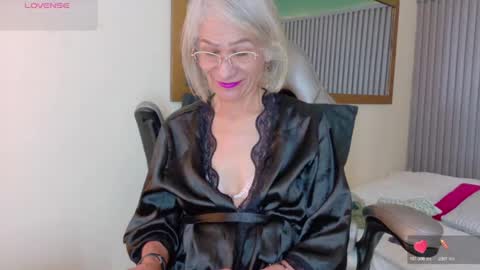 Snapshot of 1miss_monserrate chatting on 07/29/26, 02:04 Miss Monserrate online show from 07/29/26, 02:04