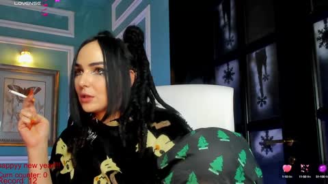 Moona  online show from 12/31/24, 05:51