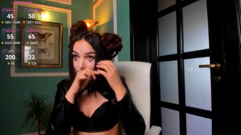 Moona  online show from 10/15/25, 12:49