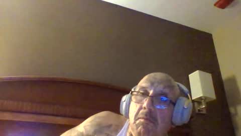Snapshot of 1nastya8 chatting on 04/21/26, 10:43 TheShyOne18 online show from 04/21/26, 10:43