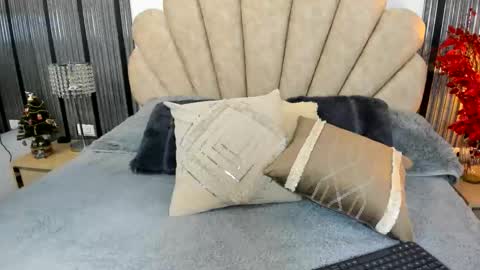 Snapshot of 1naughty_milf chatting on 12/18/25, 11:27 Luisa online show from 12/18/25, 11:27