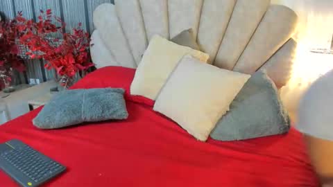 Snapshot of 1naughty_milf chatting on 01/19/26, 02:21 Luisa online show from 01/19/26, 02:21