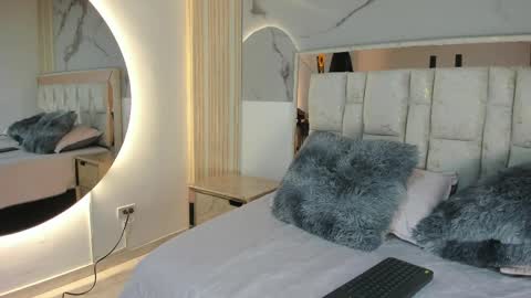 Luisa online show from 04/23/26, 01:02