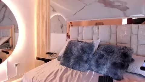 Snapshot of 1naughty_milf chatting on 06/13/26, 06:17 Luisa online show from 06/13/26, 06:17