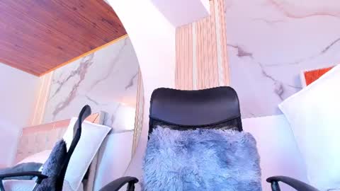 Snapshot of 1naughty_milf chatting on 06/15/26, 02:36 Luisa online show from 06/15/26, 02:36